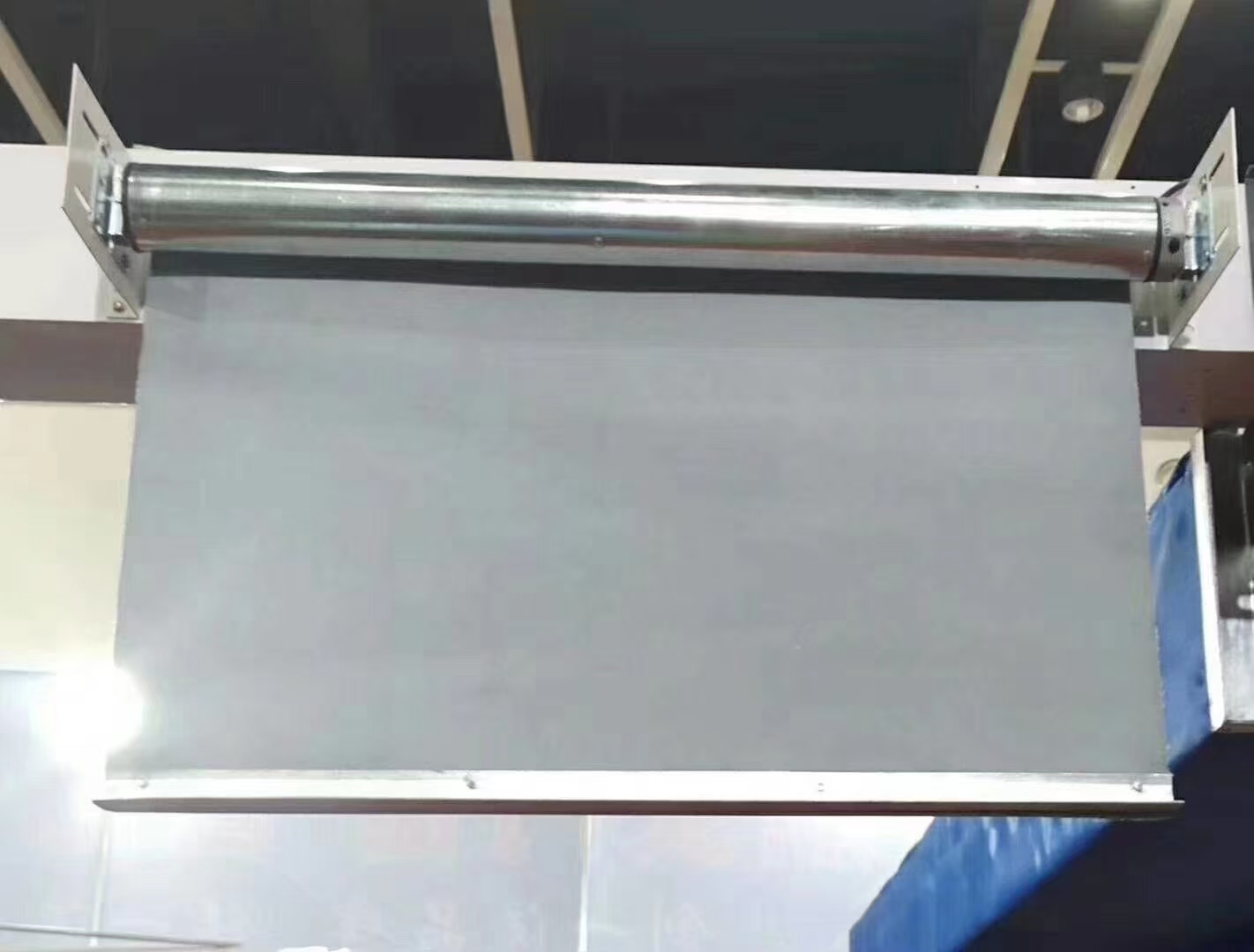 火灾发生时,如何触发挡烟垂壁进行排烟